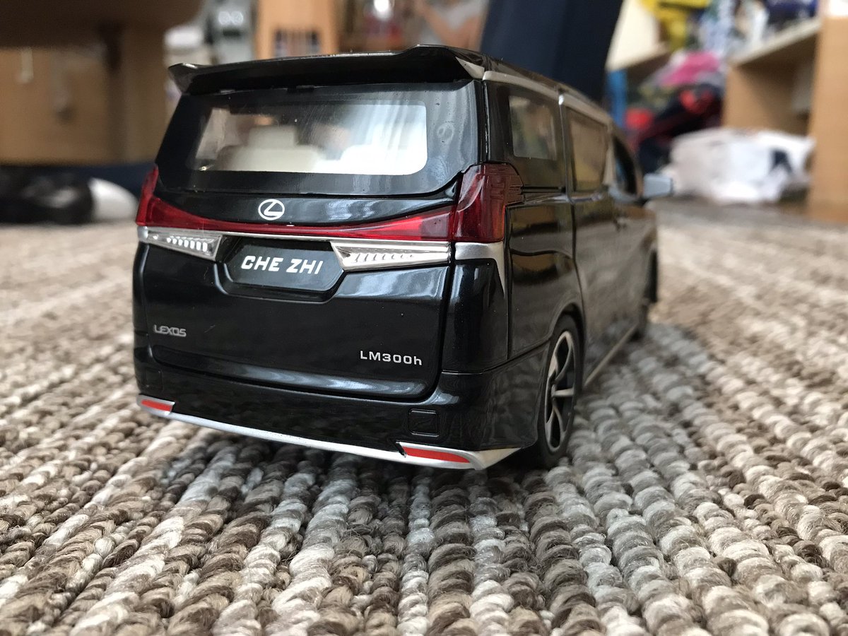 Reh72_official's tweet photo. 新車ゲット(・ω<)☆ かっこいい！ #LM300h https://t.co/sOQRaPyBAa