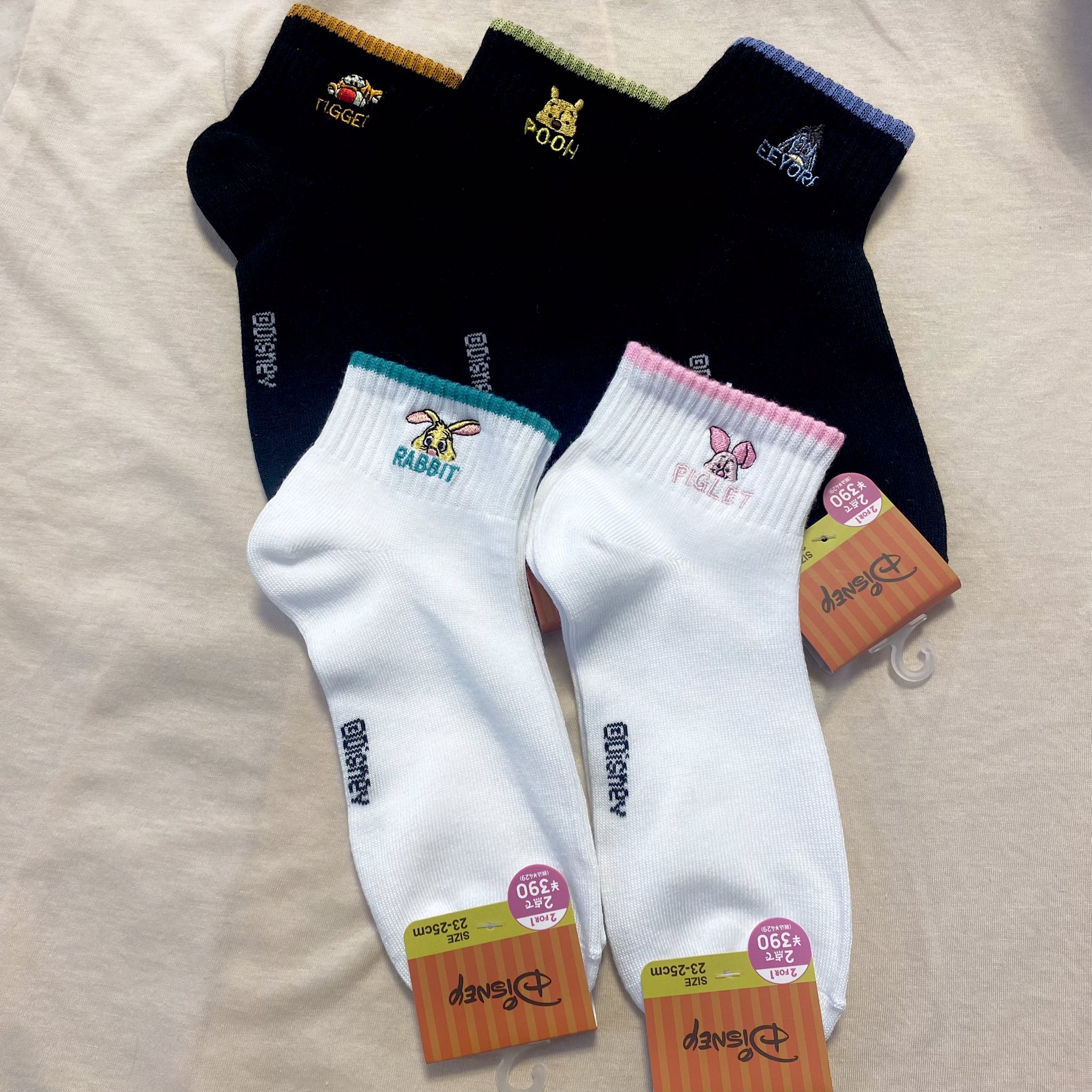サンキューマート神戸三宮opa店 新商品 大人気のディズニーソックスの新しいデザインの商品が入荷しました ヴィランズや101匹わんちゃんやプーさんなど人気のディズニーキャラクターの靴下が大量入荷しました 靴下は2足で390円 税込429円 好き