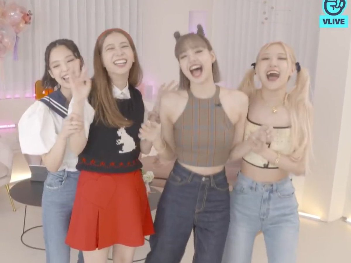 jenniedesteen's tweet photo. blackpink anniversary vlives hit different https://t.co/i2hQzquTiT