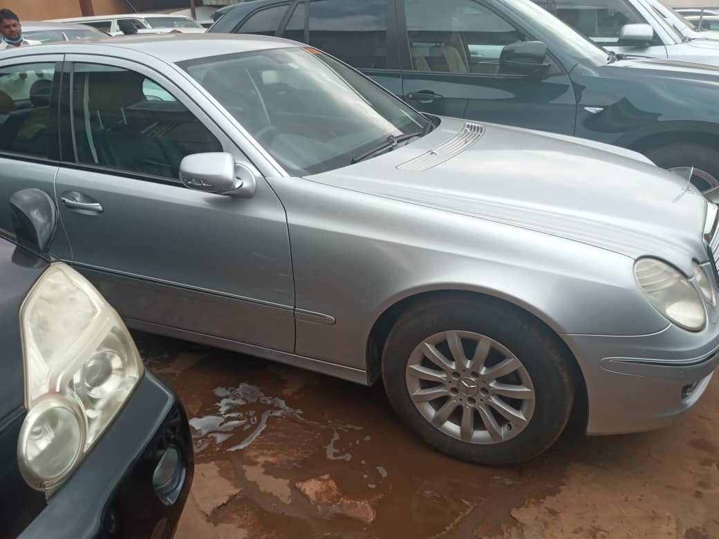 EndeshaUg's tweet photo. MERCEDES BENZ E300 2007 _ 2.4L @48M UGX
Buyer gets UBK Reg No. - Executive designed LED headlights and tail-lights, grille, and bumper.
Located in #Kampala_ Call 0781150321
#ExecutiveRide #Mercedes #Cars https://t.co/nZWyX0ZkNG