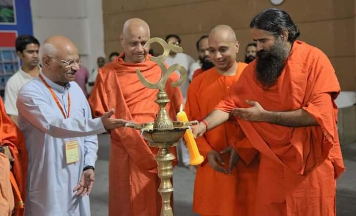 ओम जी
जो ज़िन्दगी से लड़ा है.. वही तो जीवन में
आगे बढ़ा 
है.. 

लेकिन किस्मत को जिसने कोसा है.. वो
आज भी वहीं का 
वहीं खड़ा है
9454927900 कृष्णमिलन

<a href="/Advocate_ajay7/">अजय हिंदुस्तानी #योगा_वॉरियर्स</a> <a href="/Vandanalok/">Vandana Baranwal</a> <a href="/NirmalKumarKes3/">निर्मल कुमार केशरी💐सोशल योगी💐</a> <a href="/swamiananddev/">स्वामी आनन्द देव</a> <a href="/Deepk_mpys/">Deepika Khantwal (दीपिका खन्तवाल)</a> <a href="/Shobhana111/">शोभना गुर्जर हिंदू....महाकाल पर निर्भर🚩</a> <a href="/abhisheksarla/">सनातन राष्ट्र सर्वोपरि</a> <a href="/aach_prashant/">आचार्य प्रशान्त शर्मा</a> <a href="/HanumanRolania/">हनुमान आर्य</a>