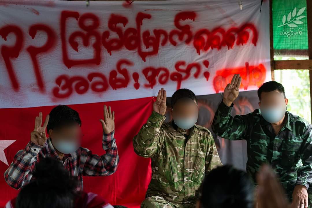 DeerwindHunhan1's tweet photo. The 33rd anniversary of the 8888 uprising, which fell on August 8, was led by some young people in ethnic areas.

8888 UPRISING IN 2021
#8FingersStrike
#Aug8Coup 
#WhatsHappeningInMyanmar https://t.co/iwMlsn6xXu