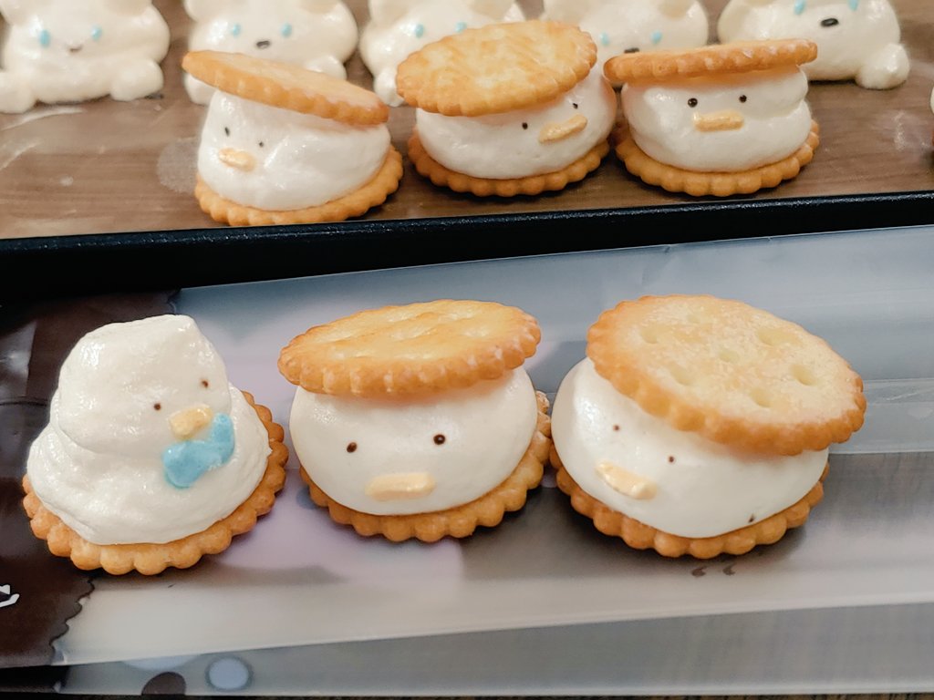 머랭..지들끼리 사이가좋은지 막 달라붙어요.....