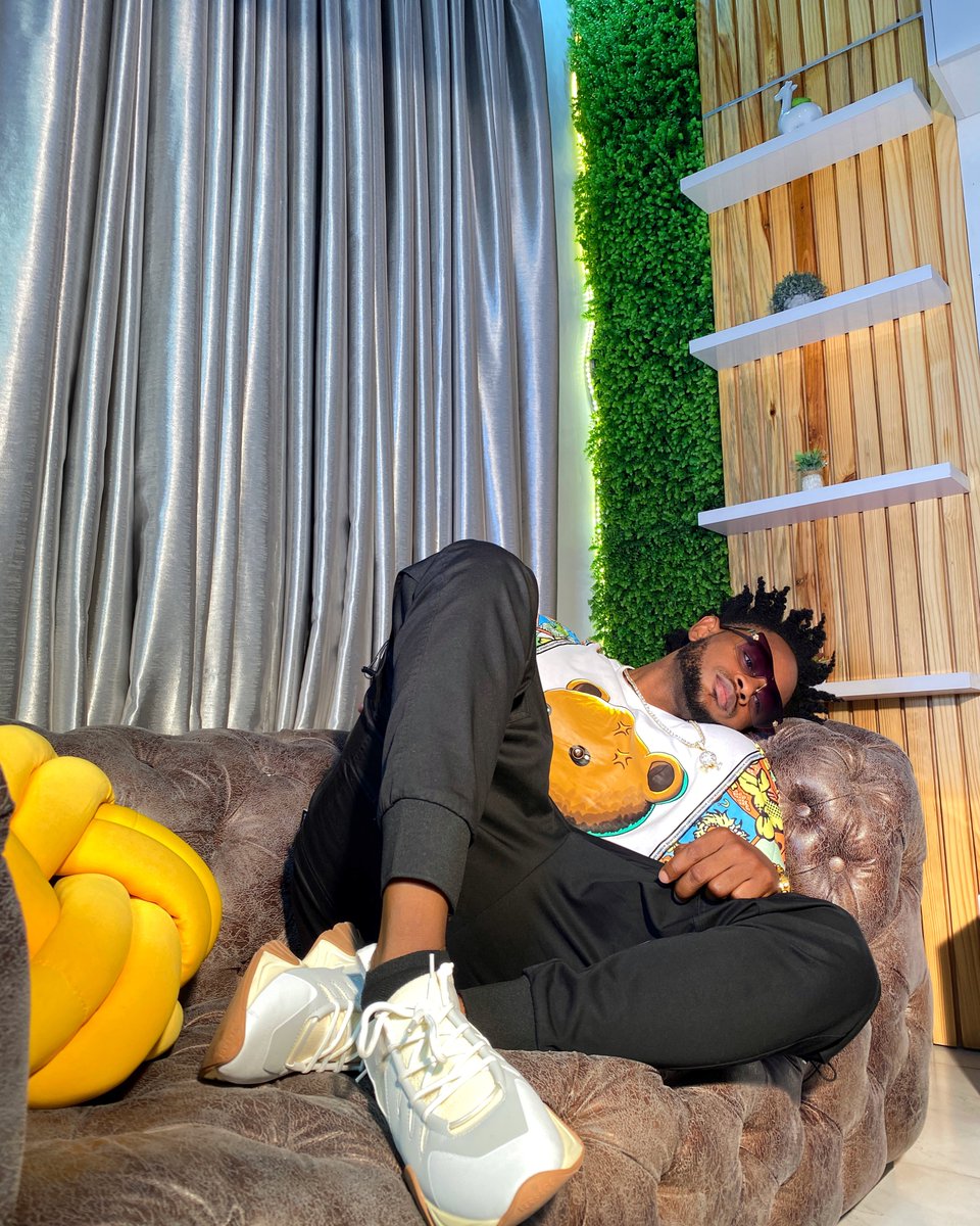 LorrdSky's tweet photo. Just me switching up the vibe ⚡️

#Ginjaaahyourflow https://t.co/lH4c8bgyiI