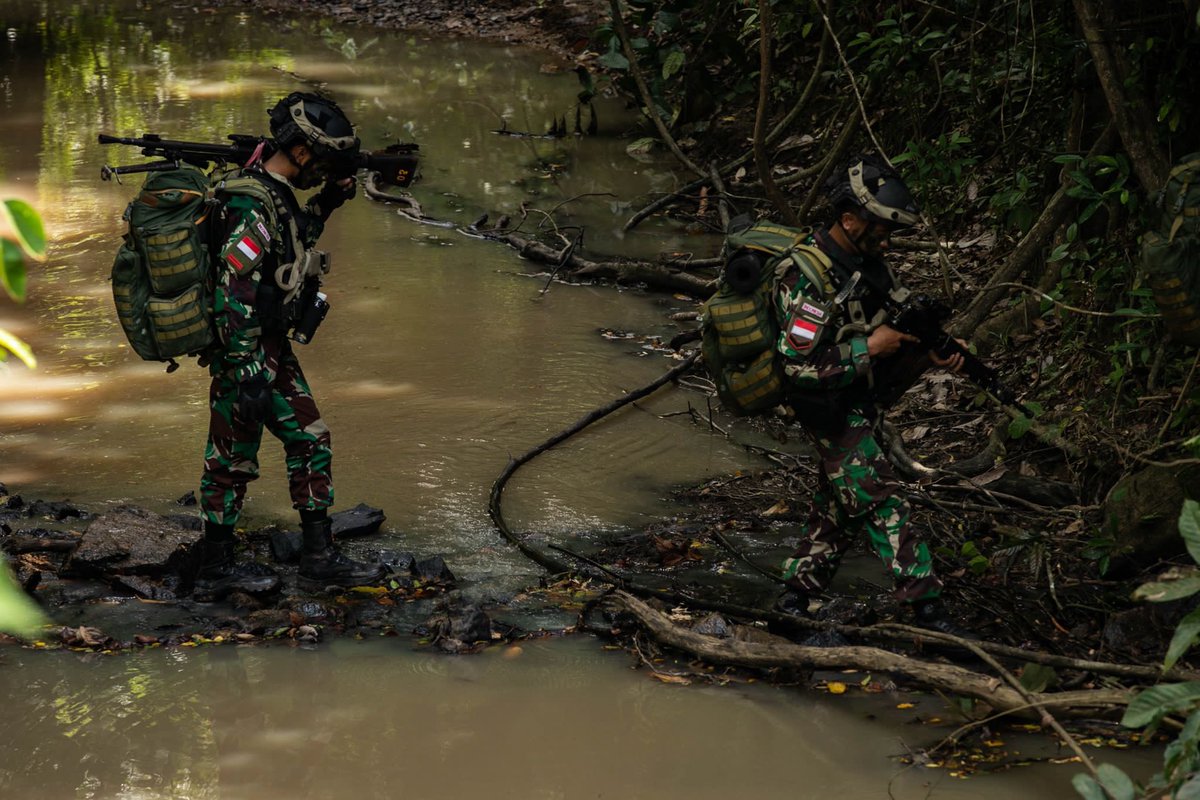 In love with so many great shots from our team in Indonesia. Capturing friendships and partnerships 
🔥💪🏼🔥💪🏼🔥#GarudaShield2021 #GarudaShield #TogetherWeCan #Indonesia #FreeandopenIndoPacific #AmericasPacificDivision @USArmy @USARPAC @INDOPACOM