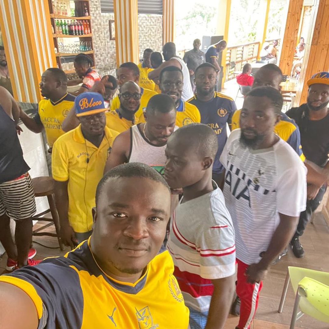 ReggieNBollie's tweet photo. So nice seeing my Accra Academy classmates and school mates hanging out and recreating the memories we made in our days in the School Of No Regrets😅🖤👊🏾.#Boy2Men  #Bleoo4Life #BhouseBoys #Friends4Life #AccraAcademy #EsseQuamVideri Reggie https://t.co/z5wFiUdar8