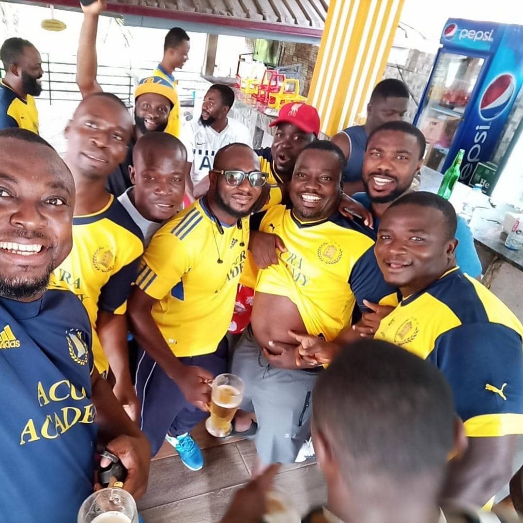 ReggieNBollie's tweet photo. So nice seeing my Accra Academy classmates and school mates hanging out and recreating the memories we made in our days in the School Of No Regrets😅🖤👊🏾.#Boy2Men  #Bleoo4Life #BhouseBoys #Friends4Life #AccraAcademy #EsseQuamVideri Reggie https://t.co/z5wFiUdar8