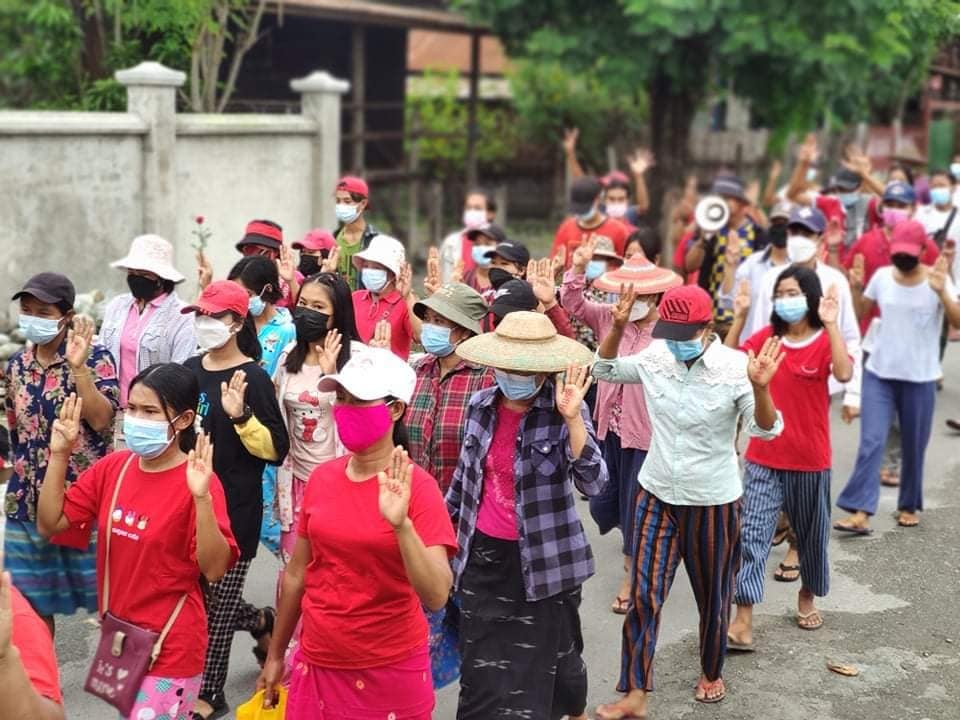 Myanmar_Now_Eng's tweet photo. Pro-democracy residents of Kale, Sagaing, marching against Myanmar's coup regime today (Aug 8 ) and to mark the anniversary of the 8.8.88 uprising. 

#WhatsHappeningInMyanmar https://t.co/moc9O6IrLX