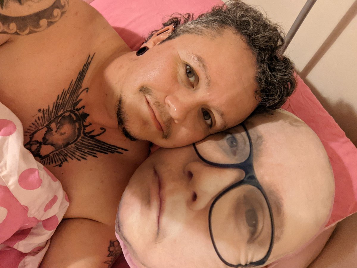 Tranimus85's tweet photo. Me chilling with me.
#transmasculinenonbinary https://t.co/L6GYQyNB77