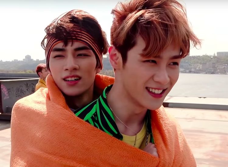 KUNLOOKS's tweet photo. kun and xiaojun ♥️

#HappyXIAOJUNDay 

#肖俊0808生日快乐 #XIAOJUN #肖俊
#威神V #WayV #WeiShenV https://t.co/LIgijT9gos