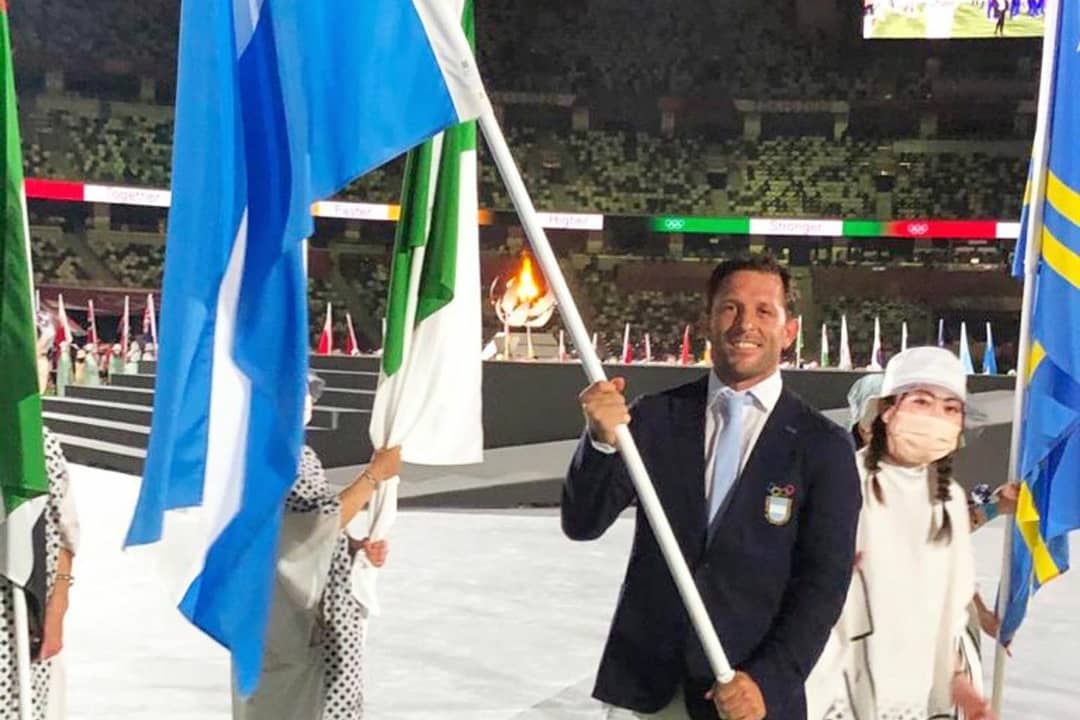BondiTokio's tweet photo. Así se vivió la #ceremoniadeclausura de #Tokio2020🇯🇵 📷

🏟️En el estadio olímpico de #Tokio las 206 delegaciones que participaron de los juegos, llevaron acabo el tradicional acto de cierre donde no faltaron los fuegos artificiales, demostraciones artísticas y demás atractivos. https://t.co/FTYvfsM8Jo