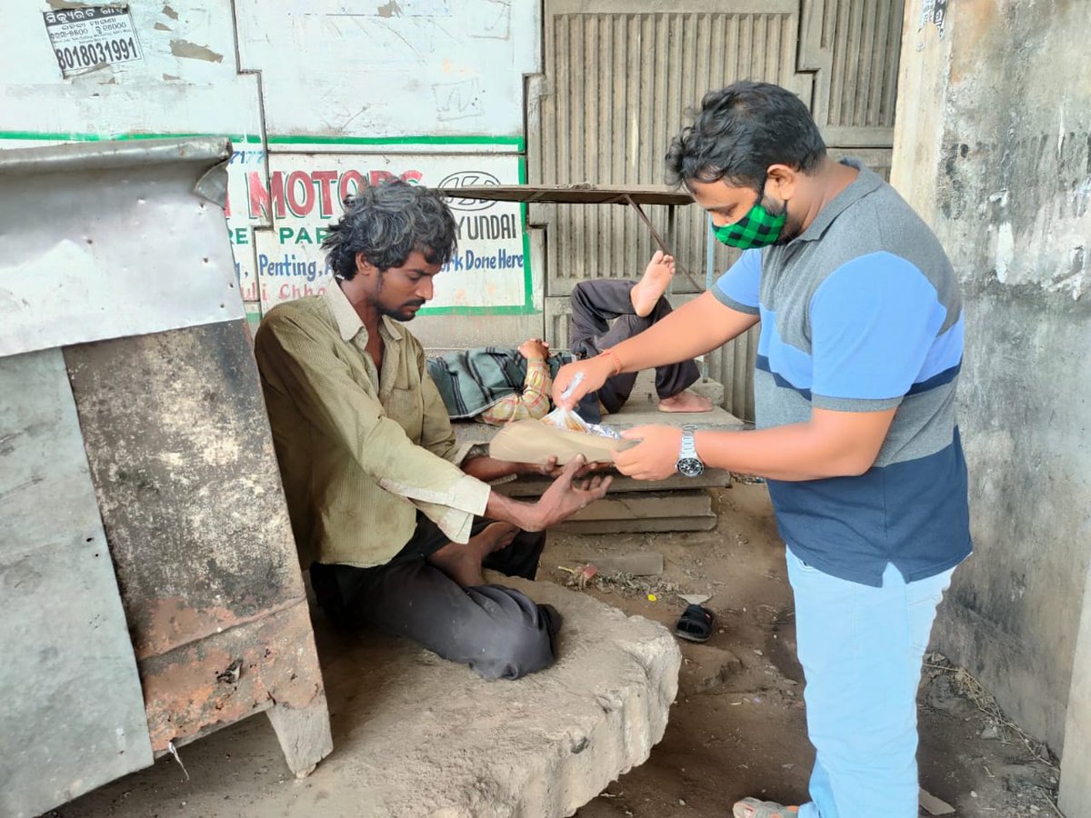 ItisheeM's tweet photo. Today, the Marutisena Cuttack  team distributed food to the needy
ଆଜି ମାରୁତିସେନା କଟକ ଜିଲ୍ଲା ଟିମ ପକ୍ଷରୁ ଅସହାୟଙ୍କୁ ଖାଦ୍ୟବଣ୍ଟନ କାର୍ଯ୍ୟକ୍ରମ କରାଗଲା ।
@Puri_Official @dcp_cuttack 
@puri_nagarika @Puriulbeo @MoBeachPuri @SPPuri1 @samarth_verma @puri_ra_swara https://t.co/wEdbyq7wIU