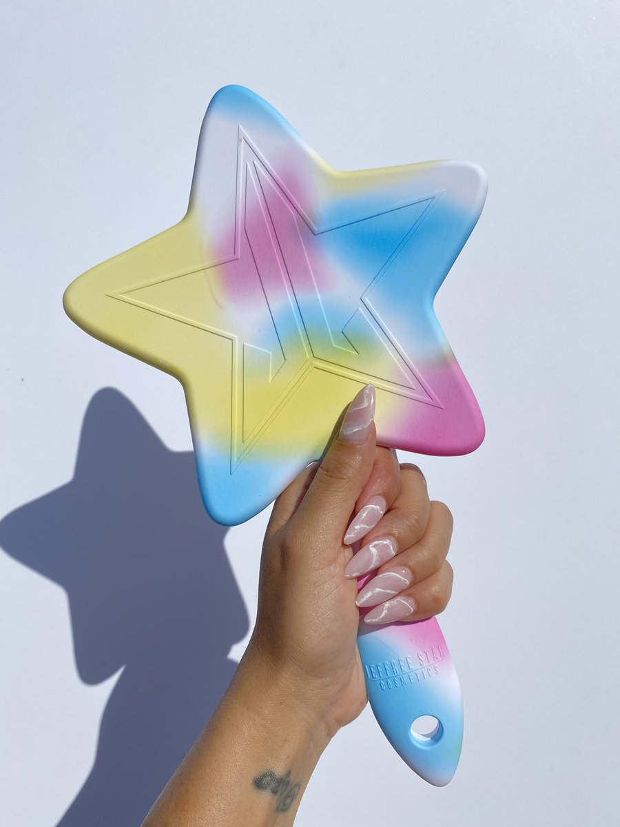 All the summer vibes! ☀️
<a href="/JeffreeStar/">Jeffree Star</a> #jeffreestarcosmetics