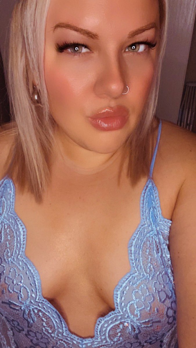 AmyLever1's tweet photo. https://t.co/cCMEvDBCPx Seductive Sundays are totally a thing 😈😏🤭 https://t.co/ejD0NAoAqe