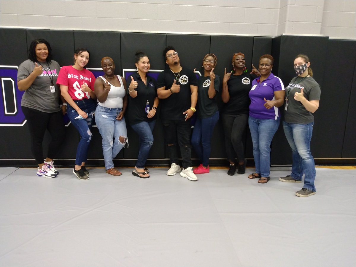 Free haircuts and school supplies for Humble Middle School families and Jack Fields, River Pines, Park Lakes, North Belt, and Whispering Pines families from 10 a.m. to 3 p.m <a href="/HumbleISD_HMS/">Humble Middle School</a> <a href="/HumbleISD/">Humble ISD</a> <a href="/HumbleISD_JFE/">Jack Fields Elementary</a> @HumbkeISD_RPE <a href="/HumbleISD_PLE/">Park Lakes Elem</a>