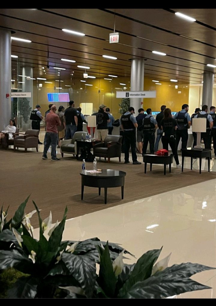 Irishlords1's tweet photo. @RLopez15thWard Here is your police turning their backs on Lightfoot speaking at the hospital. Use at your leisure sir Alderman https://t.co/GX2NzVEss6