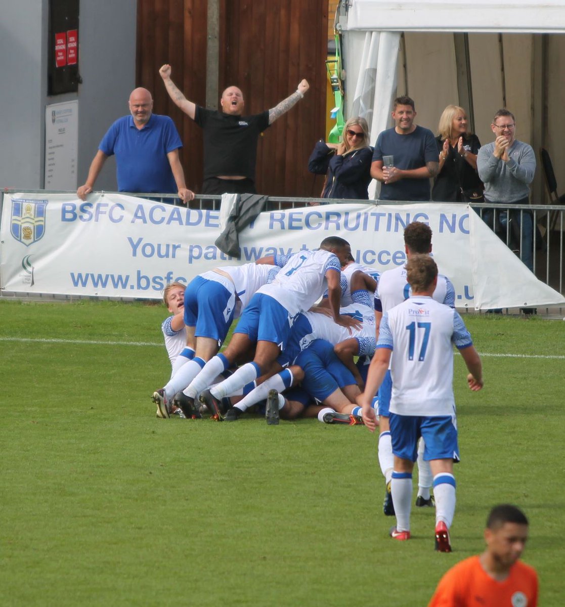 actionphotosTH's tweet photo. This is what being part of the @EnfieldFC family is all about!! @WhittEvents @LeeHanning @JamieCuro @Jim1074 @Foggyefc @CroucherNeedham @simonneedham1 @EssexSenior @RealRazor @JoF0778 @olly_miles89 @AlexWarman_ @Ramsz19 @Dwade_James27  @dwebster28 @G_WEBSTER80 @JBransgrove https://t.co/44gVx0UNvf