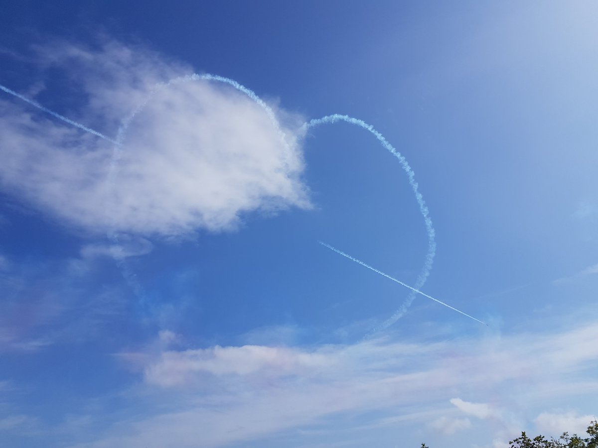 Lisa_Highton's tweet photo. An awesome display by @rafredarrows this afternoon over Folkestone .. amazing as always

Thank you

#redarrows #folkestoneworks #Folkestone https://t.co/i5768UPKi2