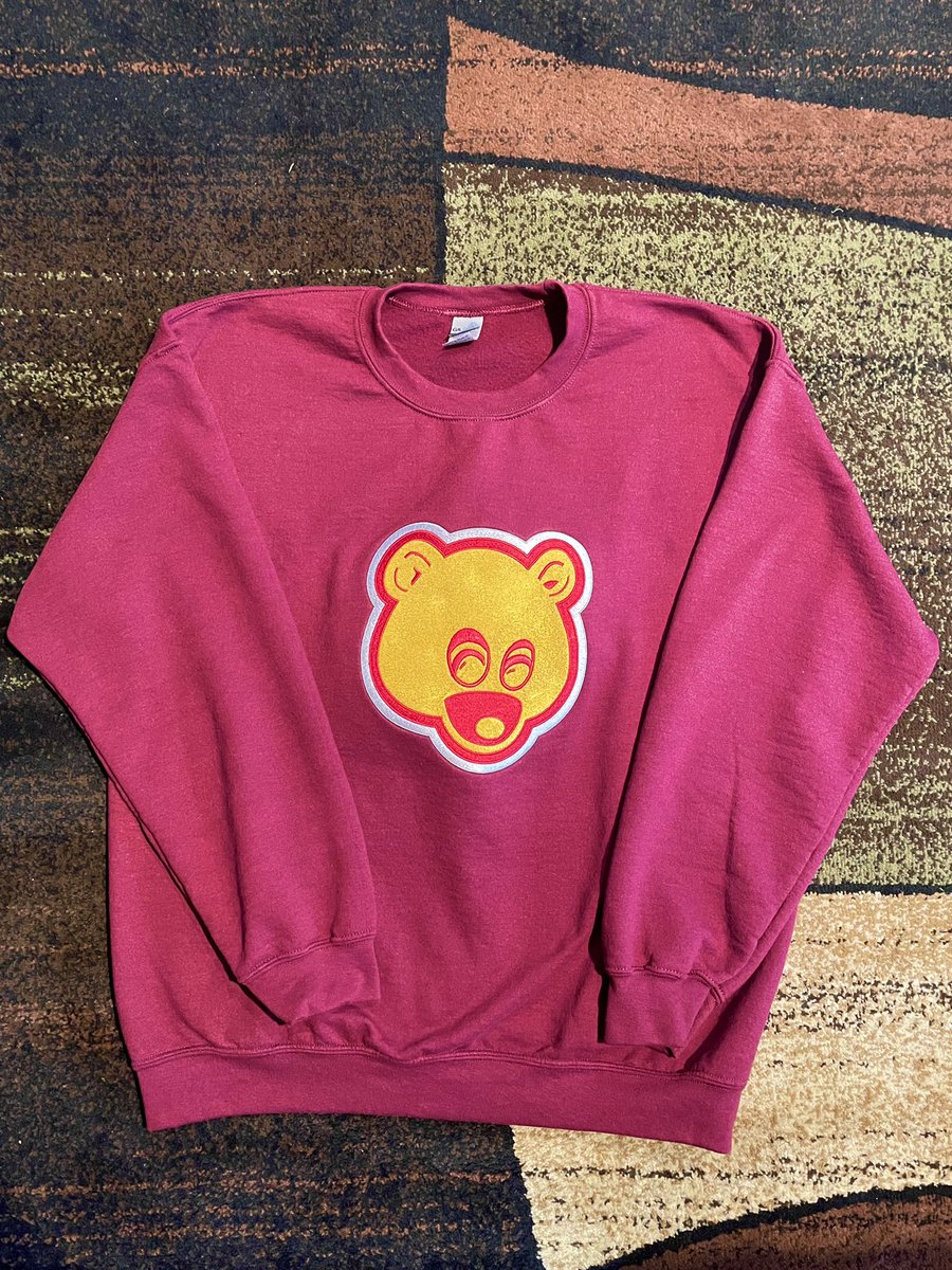 KidKen_817's tweet photo. Embroidered a couple of Dropout Ye bears the other day 🐻💛♥️ https://t.co/xBCXYfcOhz