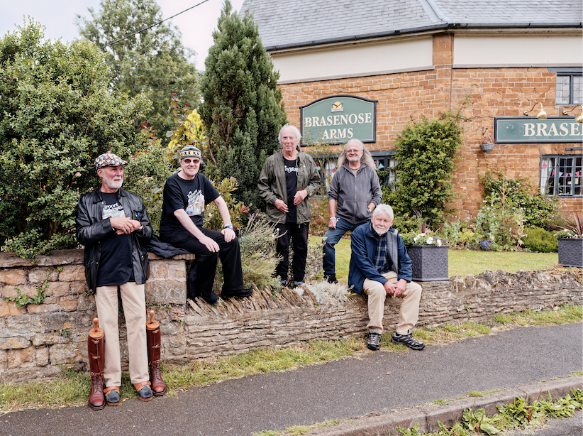 The wonderful Fairport Convention concert staged in the garden of The Brasenose Arms in Cropredy last Thursday will be broadcast on our YouTube Channel this Saturday 14 August at 20.00 BST. 
youtube.com/channel/UCMzMc…