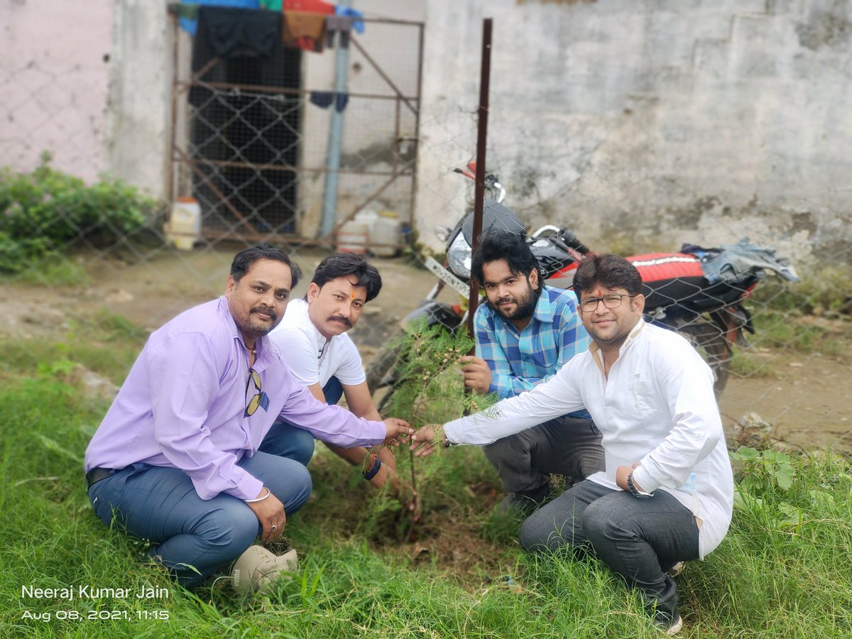 आज <a href="/PrakritiMitra1/">PrakritiMitra</a> समहू द्वारा पुनः रविवार के दिन पौधारोपण का कार्य किया आप हमसे जुड़ना चाहते है तो कॉमेंट करें एवं बने #प्रकृतिमित्र