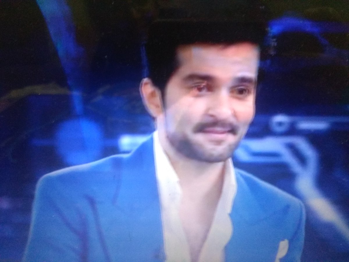 Mic03key's tweet photo. Haye mera param param param param sundara 
#RaqeshBapat https://t.co/g15jCET24i