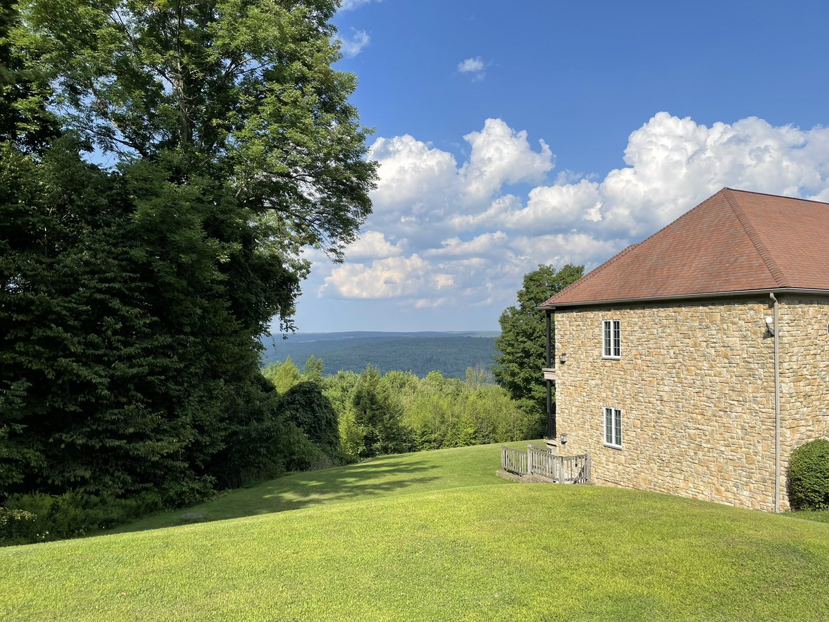 MrDaveBaron's tweet photo. Highly recommend the @frenchmanor inn &amp; spa atop the huckleberry mountain in #PA. Relaxing weekend getaway, especially with good friends. #localtravel. https://t.co/naXS9f61o9