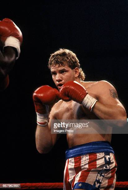 jeffreyboxe's tweet photo. 8 août 1989: Tommy ‘’The Duke’’ Morrison l’emporte par TKO au 2e round contre Mike Robinson. Le Duc de la boxe est en pleine ascension. Il obtiendra 2 victoires clés en 1991 contre James Quick Tillis et l’ancien champion WBC des lourds, Pinklon Thomas. #OnThisDay #Boxe #Boxing https://t.co/LoZOP8S4Gt