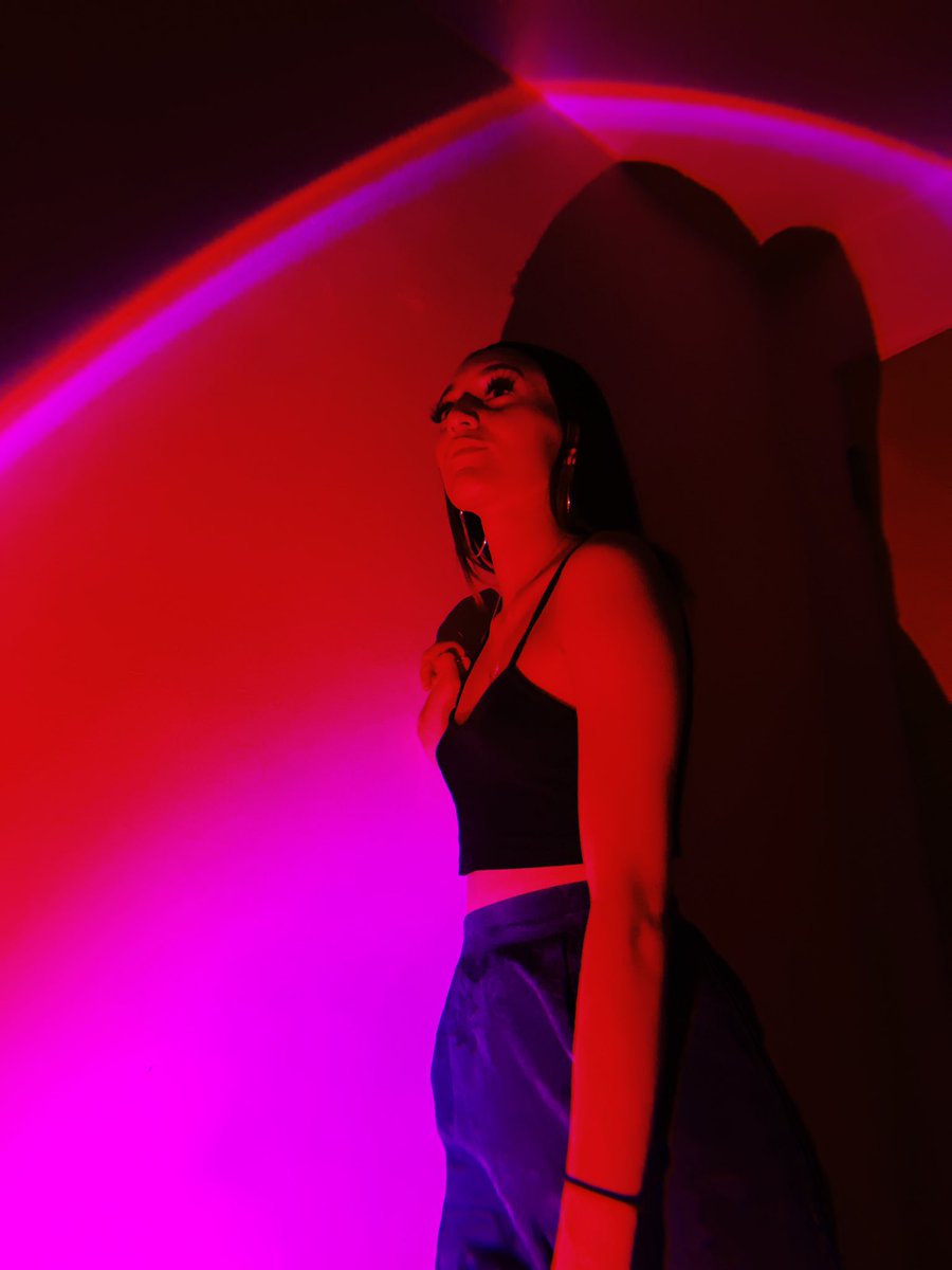 thatdenvergirl's tweet photo. Beautiful shoot with my wife this weekend @theprinceofpuke 
#sunsetlamp #lightingtricks https://t.co/BA60rnD1W6