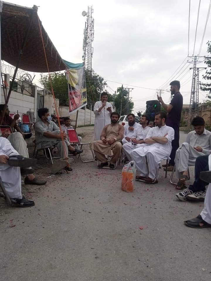 engraamirs's tweet photo. خیبر پختون خواہ کے لاوارث بچے جو کہ پچھلے دو ہفتوں سے مسلسل امتحان میں بیٹھنے کیلئے پشاور پریس کلب کے سامنے دھرنا دے رہے ہیں ۔
1/2
#day14
#reject25candidatesperseatpolicy
#dharnaofpmsaspirants
#Kppscneedreforms https://t.co/qaUsM78x8i