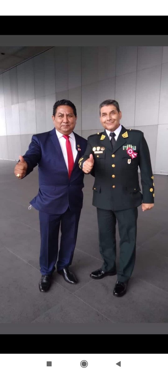 JBCPERU's tweet photo. El comandante General de la Policía con el hermano de Cerrón. Parece que son buenos amigos. Qué bien. https://t.co/S5gn3ndGYP