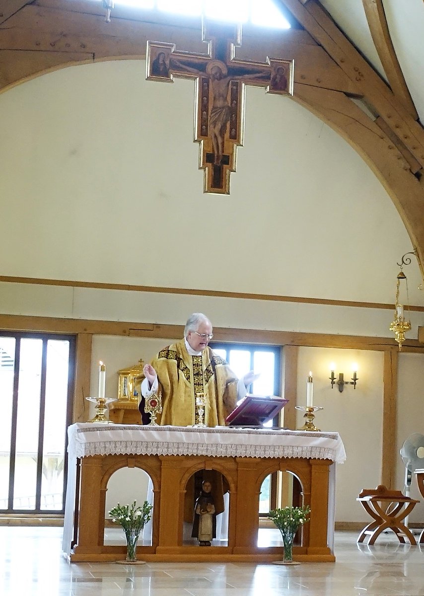 DomSrStJoseph's tweet image. Celebrating mass for St Dominic's day 😇
#stdominic #feastofstdominic #oppower #solemnityofstdominic #mass #catholic #chapel #relic