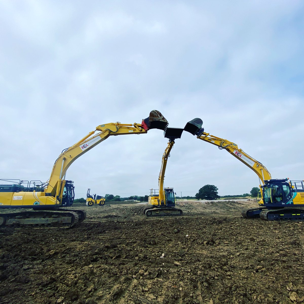 CraigBe80550491's tweet photo. Very busy first 3 weeks for @eclcivils Iβve gone from operating the sk500 βthe beastβ to operating the 61 dozer on ponds and pushing out stone to being made full time site Forman on a large project in Hinckley. #pondlife #muckshift #teamwork #greatcompany https://t.co/nhFQfaHClH