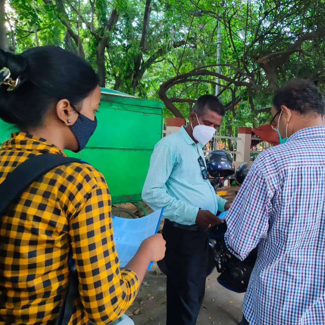 NilaSneha's tweet image. Awareness and Campaign for Swachhta Pakhwada Week💯🔥
Sneha R National Youth Volunteer campaigning at Alandur Zone (Panagal Park , T Nagar)✌
#swachhtapakhwada2021 
#pamphletdistribution
#pledgetaking
#posterpasting

@nyksindia