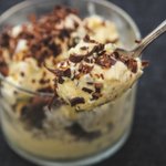 ひんやり美味しそう!板チョコとバニラアイスを掛け合わせたおやつレシピ!