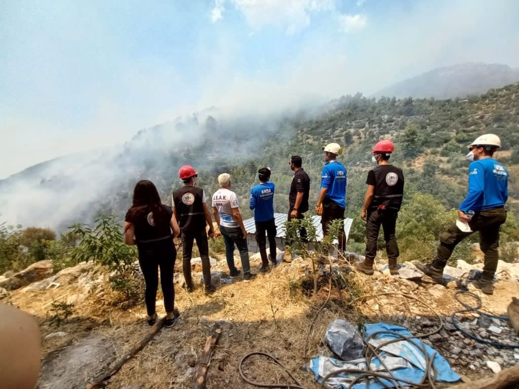 geakturkiye's tweet photo. 2/ Müdahale esnasında AFAD ve ANDA ekipleri başta olmak üzere çalışmaları G.E.A.K’la birlikte özveriyle yürütmüştür. Öncelikle AFAD ve tüm STK ’lara teşekkür ederiz. BİZ BİRLİKTE TÜRKİYE’YİZ. https://t.co/oyupDAx5rr