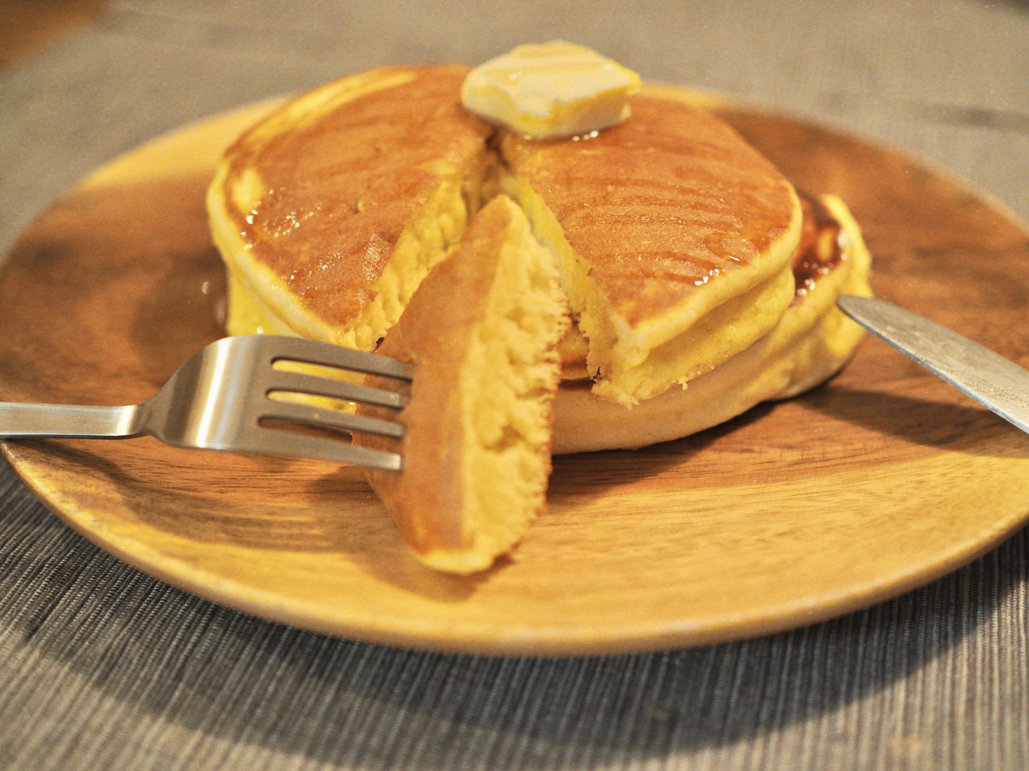 Betsu 夜に食べるホットケーキは格別 150gのホットケーキミックスに対してマヨネーズを大さじ1とちょっと入れると 外はサックリ中はふんわりになる 味には影響なし T Co Kskrx27p32 Twitter