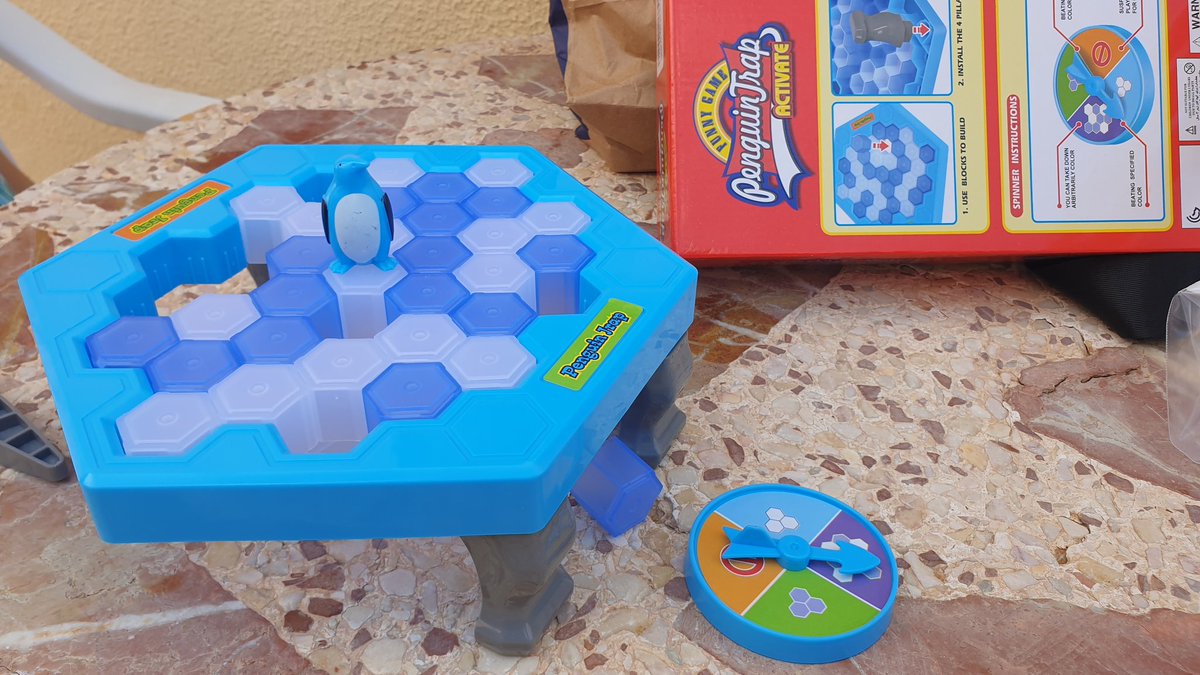 FunatticChannel's tweet photo. ¡Maldito juego!
#PenguinTrap https://t.co/3ECS6M5tgu