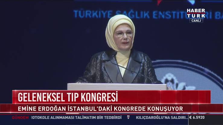 İlkokul mezunu Emine Erdoğan tıp insanlarına seminer veriyor. Tweet bu kadar..!