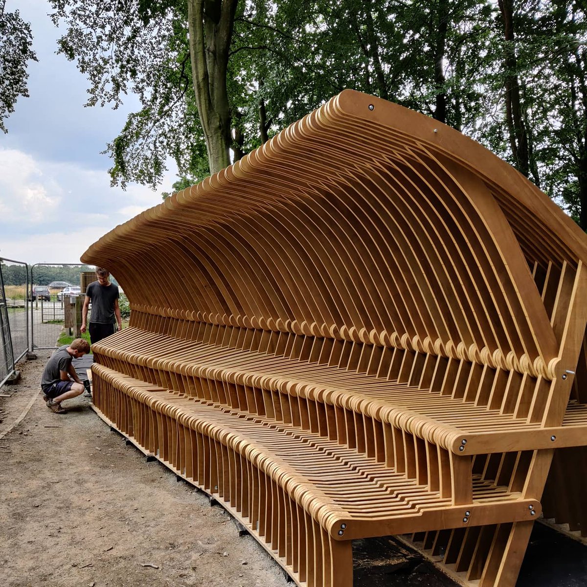 Progress pics from our seating pavilion at #northumberlandia for the Northumberland Wildlife Trust. About a third of the modules were installed last Thursday. 
 #circulareconomy #sustainablearchitecture #riba #ribafuturearchitects
instagram.com/p/CSSGclusFId/…