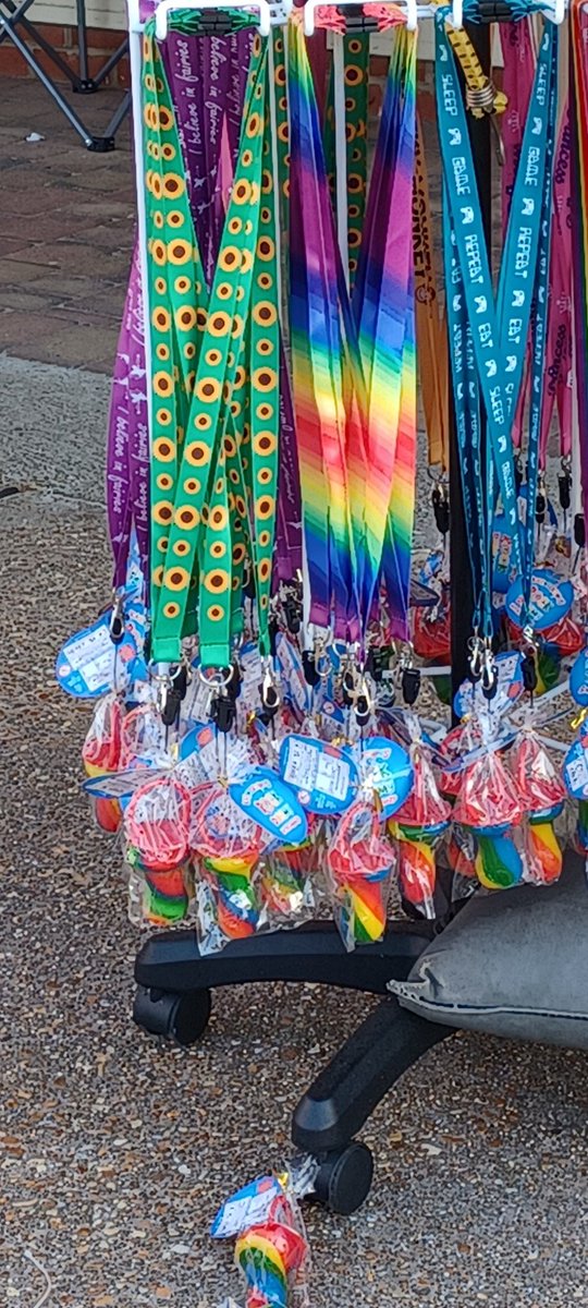 How can hidden disability ever be taken seriously when these are for sale? Where do I complain? Absolutely seething
#Sunflowerlanyard #autism #hiddendisability #Fibromyalgia