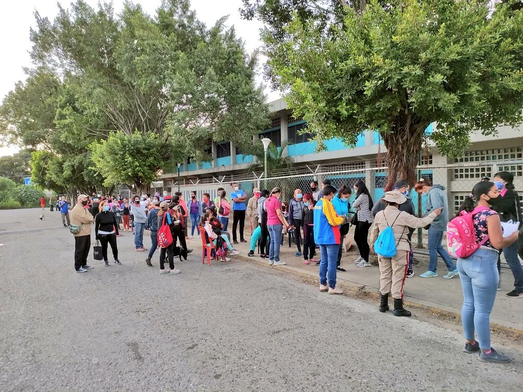bricspsuv's tweet photo. #EPAPSUV 
¡LLEGÓOO EL DÍA! 
#8AGOSTO

ASÍ AMANECE UN PUEBLO FORMADO EN LA CONCIENCIA POLÍTICA Y GARANTES DE LA DEMOCRACIA  PARTICIPATIVA Y PROTAGÓNICA DE SU CONSTITUCIÓN. 
¡AHORA DEPENDE DE TI!

🎶VOTA.POR QUIEN QUIERAS TÚUU🎶
@PartidoPSUV 
@NicolasMaduro 
@dcabellor 
@taniapsuv https://t.co/EtqSfWAIE0