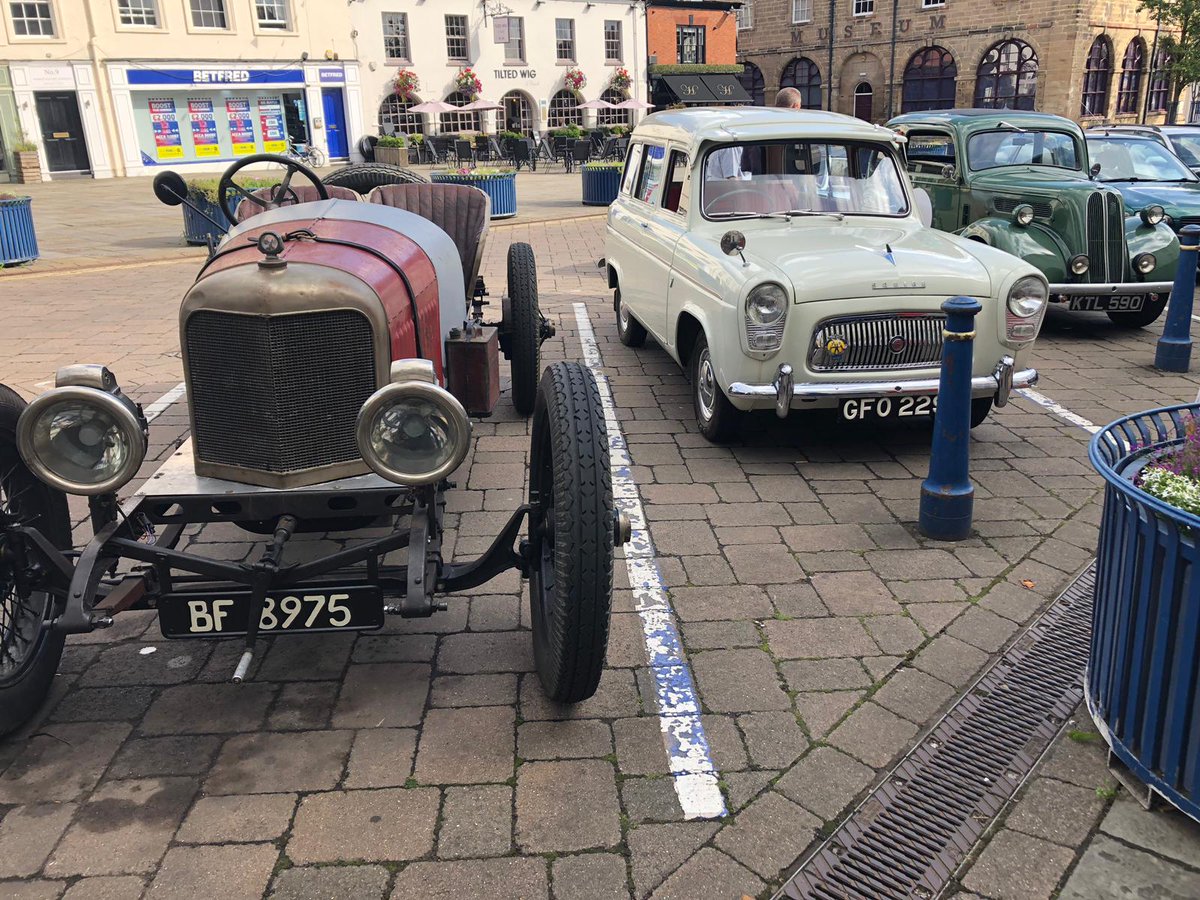 WarkCourtLeet's tweet photo. REMINDER. Sunday 15th August the Warwick Court Leet Classic Car Show will be in the Market Square with a display of over 70 classic cars from 10am until 4pm. 
Its free to attend so we look forward to seeing you there https://t.co/wg9w0Euj14