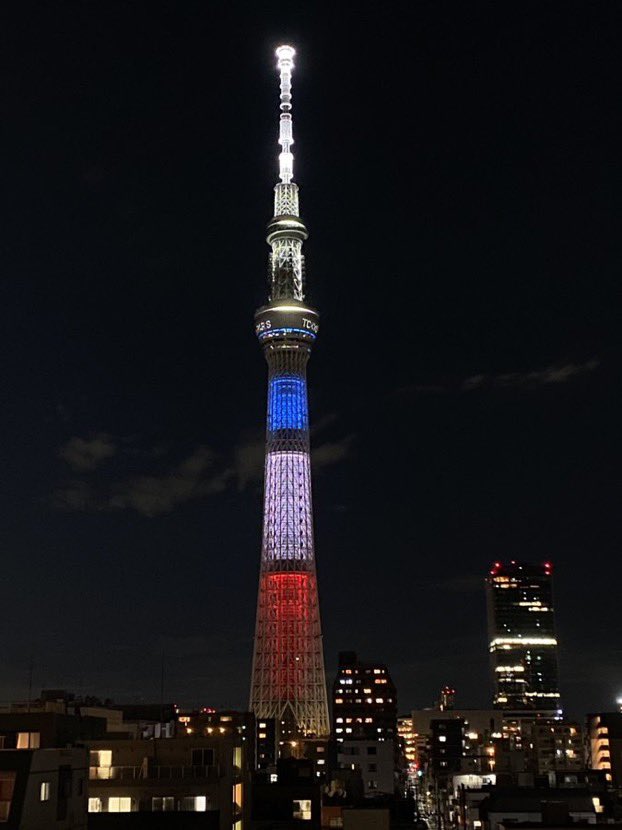 Kuronon_1's tweet photo. まじでフランス色で綺麗！
#閉会式 #東京2020 https://t.co/oEKeYMc9wx
