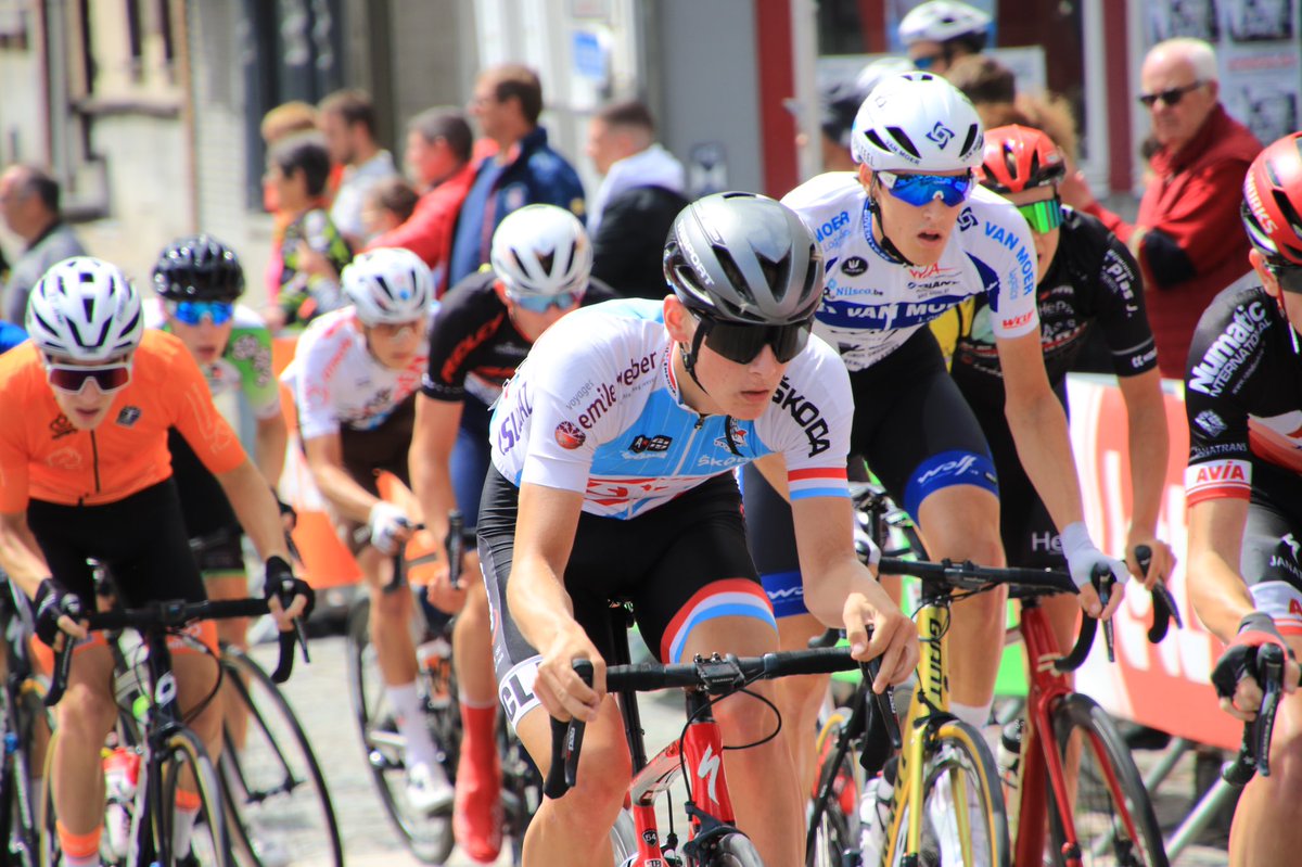 fscl_cycling's tweet photo. #ATS2021
The riders crosses the line for the first time. All the team is sitting in the peloton. Unfortunately @No71886371 retired from the race. https://t.co/os68fB7Rr4