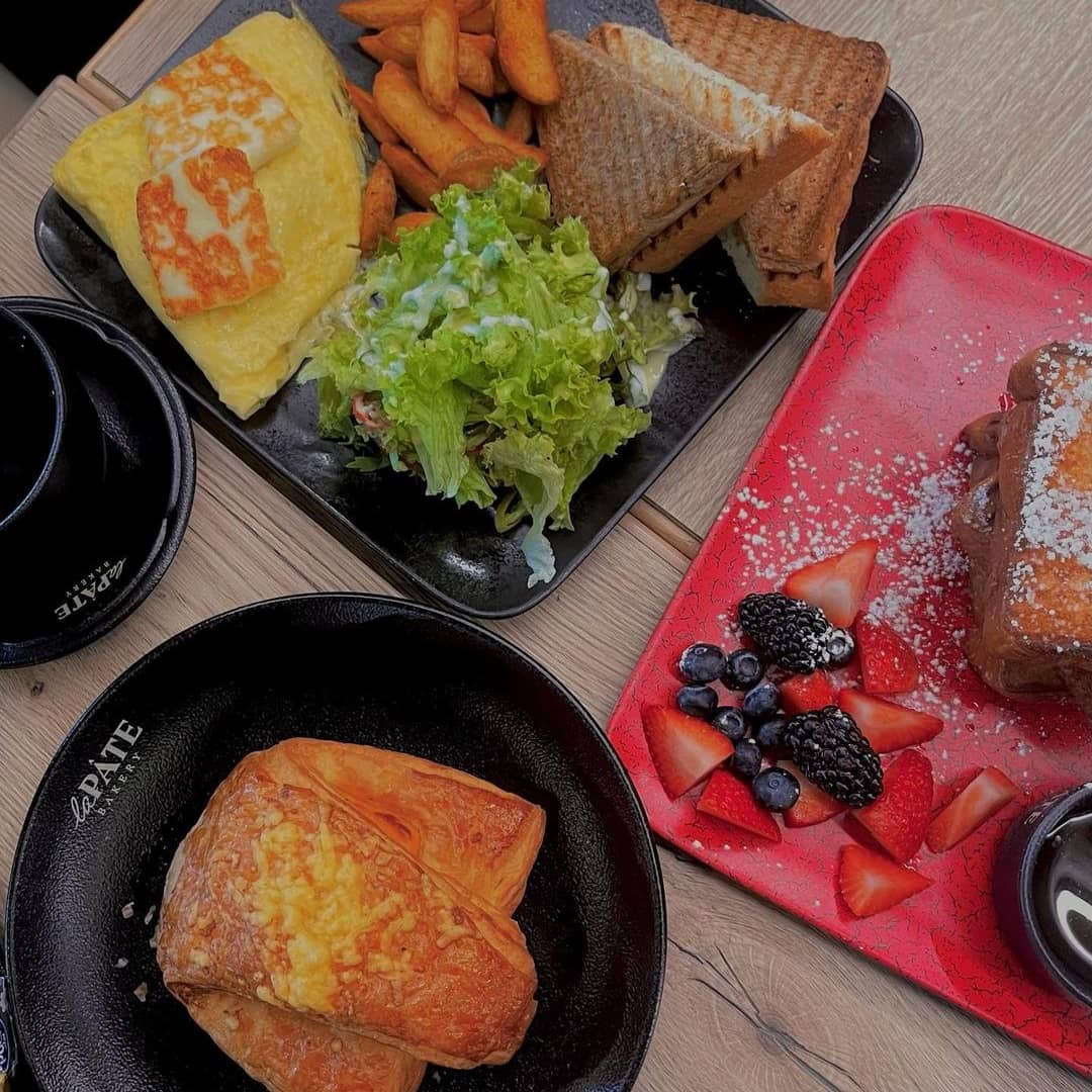 Lapateksa's tweet photo. Our La Pate Bakery lovers getting all artistic with the La Pate. Share yours too and tag @lapateksa to be reposted.
#repost @xxa_abxx
@lapateksa
@lapateksa
#Lapate #bakery #every2hours #breakfast #crosoaint #coffee #coffeetime #ButlerBox #Cake #desert #Dammam #instadaily https://t.co/5DTal3TlEH