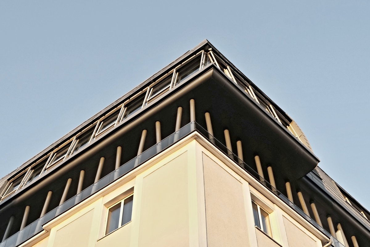 apex_archive's tweet photo. Das war einfach zu beweisen.
Die "alte" Stadt, dient als Pfahlbau-Untergrund, für neoglobale Immobiliengelüste und die Bobo-Partyzone...
#Dachausbau #Aufstockung #Pfeiler #Stadt #Immobilienspekulation https://t.co/KdXpM7lzqL