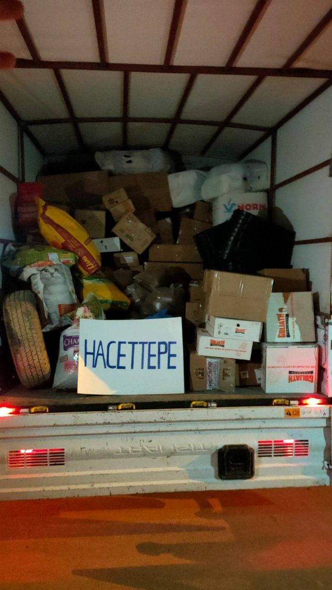 hudayanismaagi's tweet photo. Okulumuz toplulukları topladıkları bağışları ve yardım paketlerini yangından etkilenen bölgelere gönderdiler. 👏🏽👏🏽👏🏽👏🏽👏🏽 https://t.co/0Jy7eN6AwW