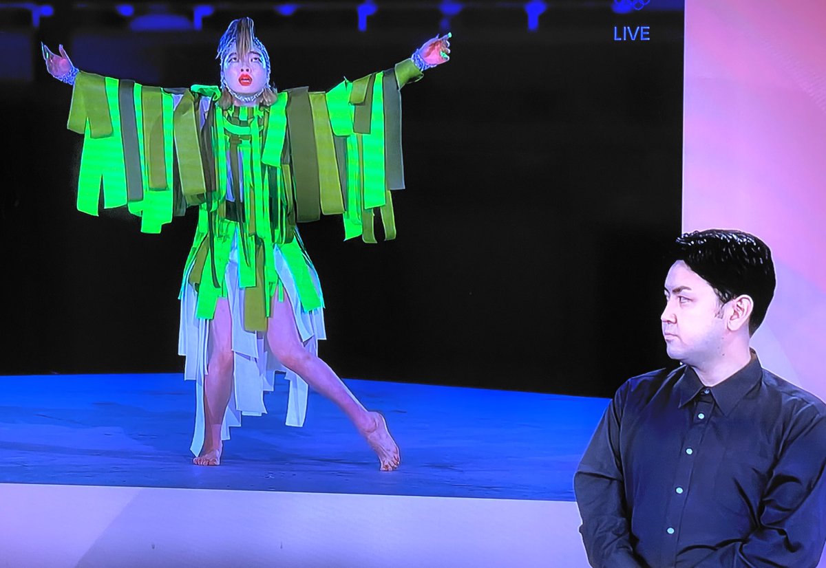 Santiago_de_con's tweet image. 「（…これを手話で…？？）」