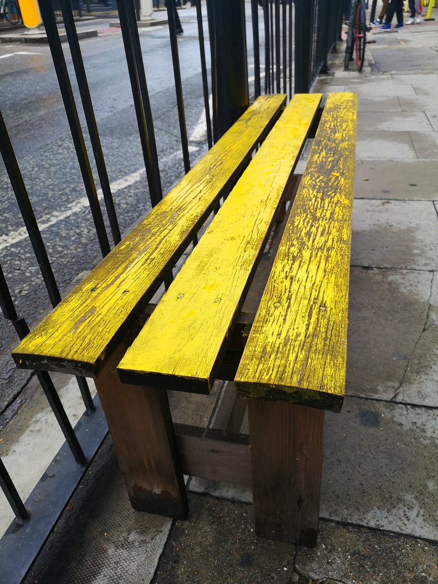 MyFaveBench's tweet photo. Sunday Morning at Columbia Road Flower Market 💐 #YellowBench #Flowers #Sunflowers #pewswithviews #London #easylikesundaymorning https://t.co/YwTJyyAU8t